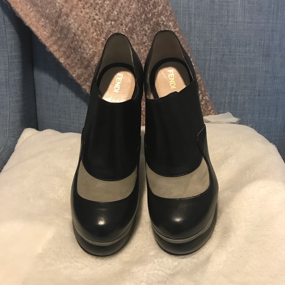 Fendi Tronchetto Nappa & Camoscio Booties. Black and Graphite. Size 39.5 - Picture 4 of 6